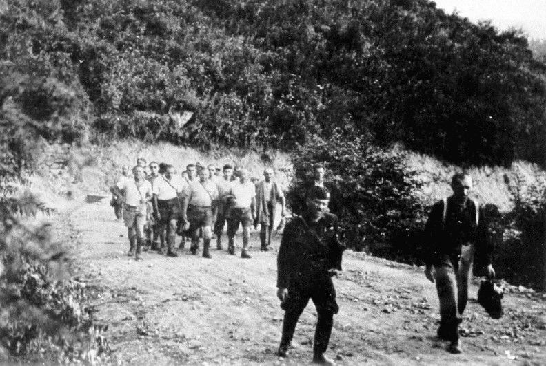Jewish men marched to forced labour